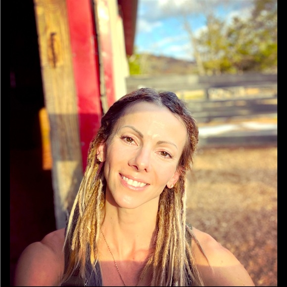 Meet your Posher, Nadine - Picture 1 of 2